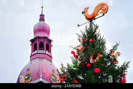 Dom und Weihnachtsbaum Riga Altstadt Winter neue Stockfoto