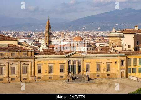 Blick auf Oltrarno mit Pallazzo Porto und Basilika Santa Spirito Stockfoto