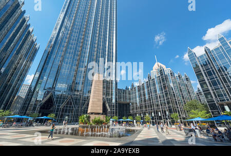 Moderne Wolkenkratzer in PPG-Platz in der Innenstadt von Pittsburgh, Pennsylvania, USA Stockfoto
