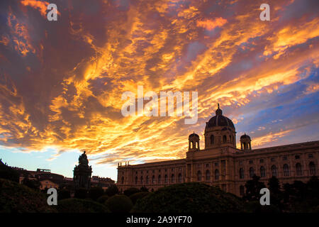 Maria Theresia Platz in Wien. Naturhistorisches Museum in Wien. Kunsthistorische Museum in Wien. Auf den Sonnenuntergang. Stockfoto