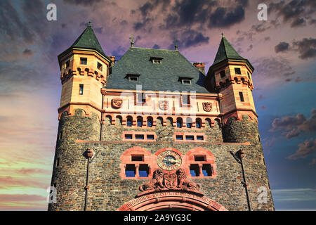 Historischen Kulturdenkmal Turm Wahrzeichen "nibelungenbrücke" oder "Nibelungentor" auf der Brücke in der Stadt Worms in Deutschland Stockfoto