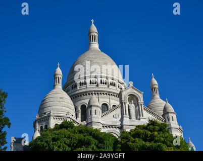 Alte Basilika Sacre Coeur auf dem Montmartre Hill, gewidmet dem Heiligen Herzen Jesu in Paris, Frankreich. Stockfoto