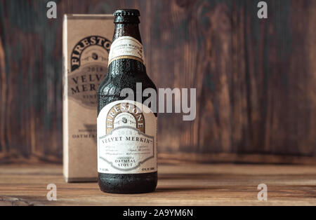 Kharkov, Ukraine - November 17, 2019: Flasche samt Merkin Bier. Velvet Merkin ist Bourbon Barrel - gealterte Oatmeal stout von Firestone Walker brauen Comp Stockfoto