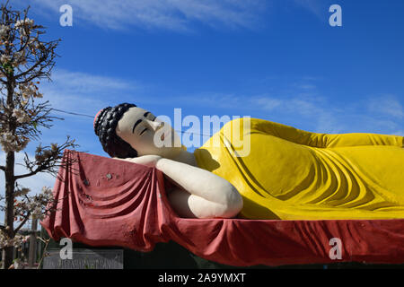 Liegenden Buddha in der Vietnamesischen buddhistischen Pagode oder Pagode Phap Hoa, gegründet 1978, in Marseille Frankreich Stockfoto