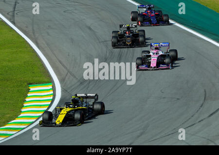 Sao Paulo, Brasilien. 17. November 2019; Autodromo Jose Carlos Pace, Sao Paulo, Brasilien; Formel 1 Brasilien Grand Prix Rennen Tag; Nico Hulkenberg (GER) Renault Sport F1 Team RS 19, Lance Spazieren (CDN) Racing Point F1 Team RP19, Kevin Magnussen (DEN) Haas F1 Team VF-19 und Daniil Kvyat (RUS) Scuderia Toro Rosso STR 14 Redaktionelle Verwendung Credit: Aktion Plus Sport Bilder/Alamy leben Nachrichten Stockfoto