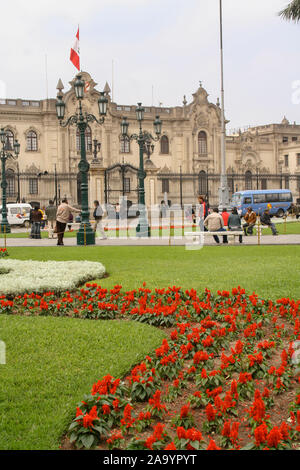 Lima, Peru, September 13. 2009: Regierung Palast, Residenz des Präsidenten, bekannt als Haus der Pizarro im historischen Zentrum von Lima, Weltkulturerbe der Unesco Stockfoto