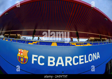 BARCELONA - 17. NOVEMBER: Die neue Johan Cruyff Stadion an der Ciutat Esportiva Joan Gamper am 17. November 2019 in Barcelona, Spanien. Stockfoto