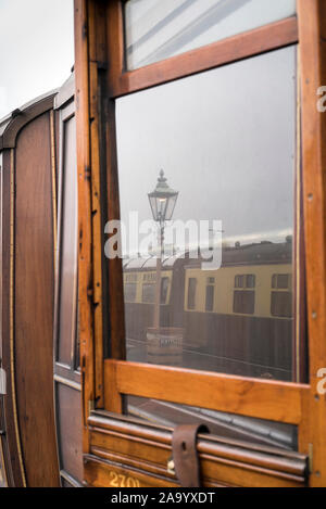 Vintage Eisenbahnwaggon mit offener Tür, Severn Valley Heritage Railway, Kidderminster, Großbritannien. Stockfoto