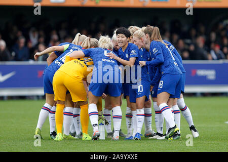 Kingston, UK. 17. Nov, 2019. Chelsea Frauen drängen sich während der FAWSL Match zwischen Chelsea und Manchester United Damen Frauen im Cherry Red Records Stadion, Kingston, England am 17. November 2019. Foto von Carlton Myrie/PRiME Media Bilder. Credit: PRiME Media Images/Alamy leben Nachrichten Stockfoto