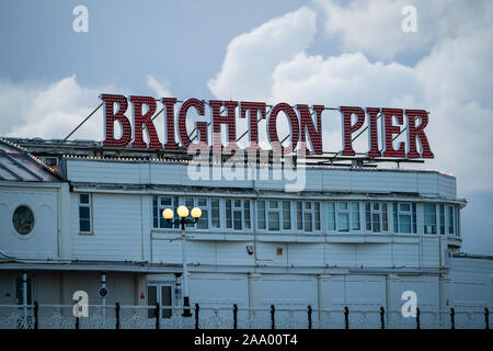 Die Brighton Palace Pier, die gemeinhin als Brighton Pier oder der Palace Pier bekannt ist ein Denkmalgeschütztes Pleasure Pier in Brighton, England, UK. Stockfoto