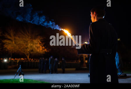 München, Deutschland. Nov, 2019 18. Soldaten der Bundeswehr aus Bayern nehmen Sie Teil an einer öffentlichen Gelübde im Hofgarten. Credit: Sven Hoppe/dpa/Alamy leben Nachrichten Stockfoto