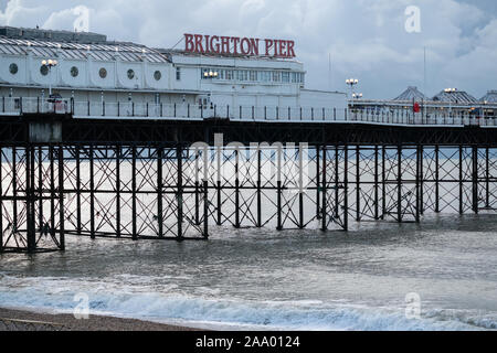 Die Brighton Palace Pier, die gemeinhin als Brighton Pier oder der Palace Pier bekannt ist ein Denkmalgeschütztes Pleasure Pier in Brighton, England, UK. Stockfoto