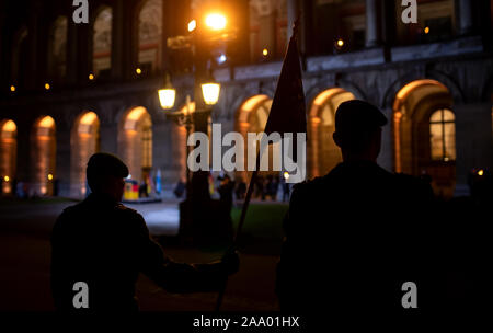 München, Deutschland. Nov, 2019 18. Soldaten der Bundeswehr aus Bayern nehmen Sie Teil an einer öffentlichen Gelübde im Hofgarten. Credit: Sven Hoppe/dpa/Alamy leben Nachrichten Stockfoto