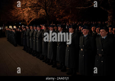 München, Deutschland. Nov, 2019 18. Soldaten der Bundeswehr aus Bayern nehmen Sie Teil an einer öffentlichen Gelübde im Hofgarten. Credit: Sven Hoppe/dpa/Alamy leben Nachrichten Stockfoto