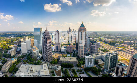 Atlanta, Georgia/USA 10/11/2019: Antenne/Helikopter Panoramabild von der Innenstadt Atlanta Skyline Stockfoto