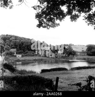 Großbritannien 1960 Ruinen aus dem 16. Jahrhundert stammende Herrenhaus im August 1963 Stockfoto