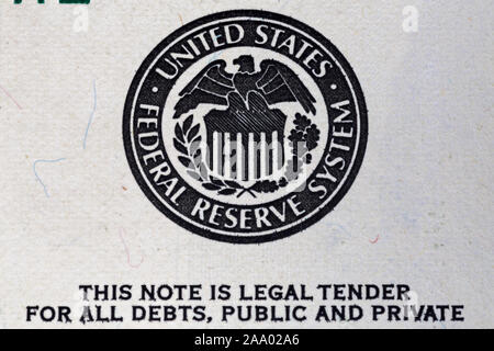 Nahaufnahme der United States Federal Reserve System Symbol auf hundert Dollar banknote Serie 2006. Stockfoto