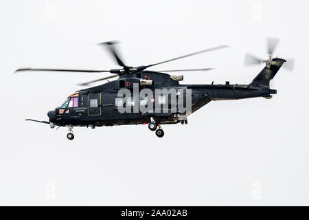 FAIRFORD/DEUTSCHLAND - vom 12. Juli 2018: Die italienische Luftwaffe Leoanrdo HH-101 ein CEASAR MM 81868 Spec Ops Hubschrauber Anreise und Landung für RIAT Royal In Stockfoto