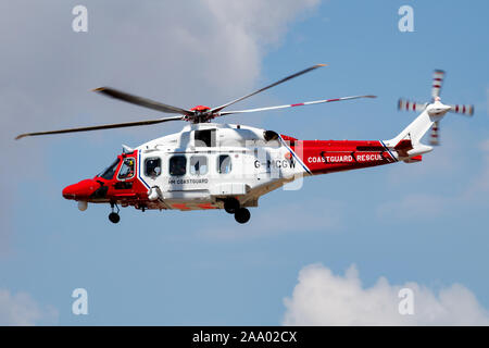 FAIRFORD/DEUTSCHLAND - vom 12. Juli 2018: HM Küstenwache AgustaWestland AW-189 G - MCGW Suche und Rettung Hubschrauber Anreise und Landung für RIAT Royal Stockfoto