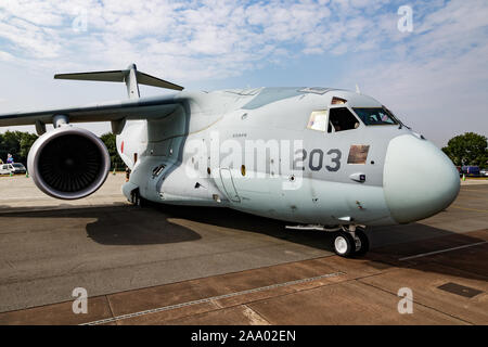 FAIRFORD/DEUTSCHLAND - vom 13. Juli 2018: Japan Air Verteidigung-kraft Kawasaki C-2 68-1203 Verkehrsmittel Flugzeug Static Display der RIAT Royal Internationa Stockfoto