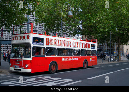 Berliner Stadtrundfahrt Sightseeing Tour mit dem Bus in die Innenstadt von Berlin, Deutschland, Europa Stockfoto