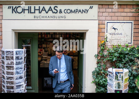 Kohlhaas Bibliothek und Café Wintergarten im Literaturhaus in der Fasanenstraße in der Nähe von Kurfürstendamm Berlin Deutschland Stockfoto