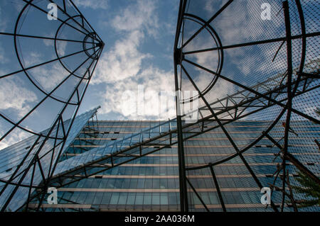 Geschäfte hinter Glasfassaden, Neues Kranzler Eck, Berlin-Charlottenburg, Berlin, Deutschland, Europa Stockfoto