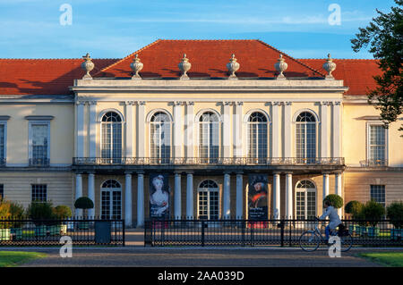 Im neuen Flügel des Schloss Charlottenburg neuer Flügel und sein Park Schlossgarten wieder aufgebaut nach dem Zweiten Weltkrieg in Berlin Deutschland Stockfoto