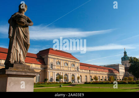 Museum am Charlottenburger Schloss und sein Park Schlossgarten wieder aufgebaut nach dem Zweiten Weltkrieg in Berlin Deutschland Stockfoto