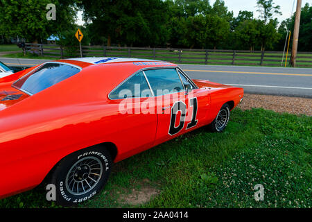 Tennessee, USA - 26. Juni 2014: Detail einer Replik des General Lee, Batterieladegerät, aus der TV-Serie Die Herzöge von Hazzard, geparkten entlang einer countr Stockfoto
