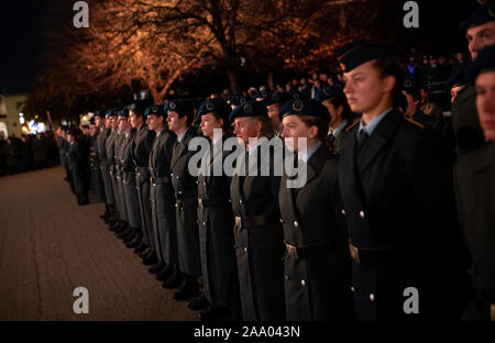 München, Deutschland. Nov, 2019 18. Soldaten der Bundeswehr aus Bayern nehmen Sie Teil an einer öffentlichen Gelübde im Hofgarten. Credit: Sven Hoppe/dpa/Alamy leben Nachrichten Stockfoto