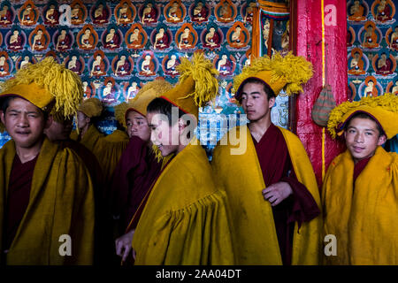 Gelugpa, oder Gelben Hut Schule, buddhistische Mönche in einem Kloster Tashi Lhunpo Kloster Stockfoto