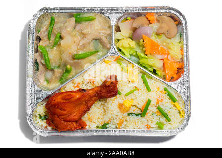 Der Babykostwärmer Aluminiumfolie Rechteckige verfügbares Paket Lunch Box. Thailändische und Chinesische Essen nehmen. 450 ML 3 Teile Folie Container lu Stockfoto