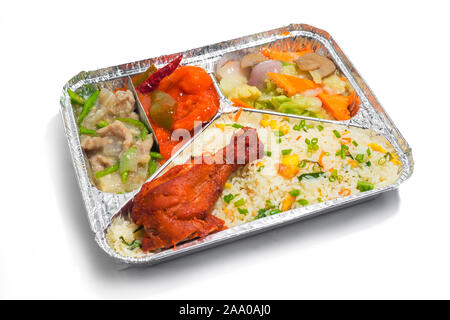Der Babykostwärmer Aluminiumfolie Rechteckige verfügbares Paket Lunch Box. Thailändische und Chinesische Essen nehmen. 450 ML 3 Teile Folie Container lu Stockfoto