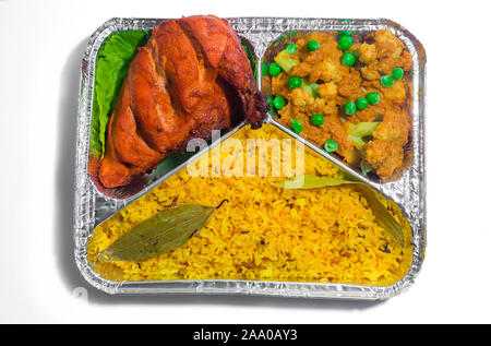 Der Babykostwärmer Aluminiumfolie Rechteckige verfügbares Paket Lunch Box. Thailändische und Chinesische Essen nehmen. 450 ML 3 Teile Folie Container lu Stockfoto