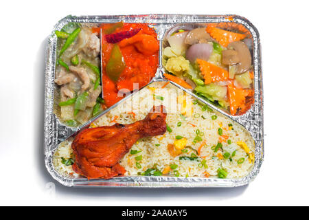 Der Babykostwärmer Aluminiumfolie Rechteckige verfügbares Paket Lunch Box. Thailändische und Chinesische Essen nehmen. 450 ML 3 Teile Folie Container lu Stockfoto