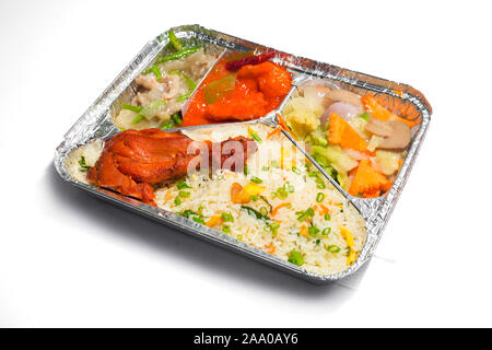 Der Babykostwärmer Aluminiumfolie Rechteckige verfügbares Paket Lunch Box. Thailändische und Chinesische Essen nehmen. 450 ML 3 Teile Folie Container lu Stockfoto