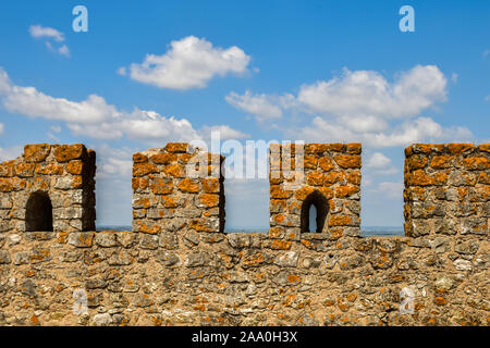 Die verschiedenen Texturen, die an der Wand und im Himmel gesehen werden können. Stockfoto