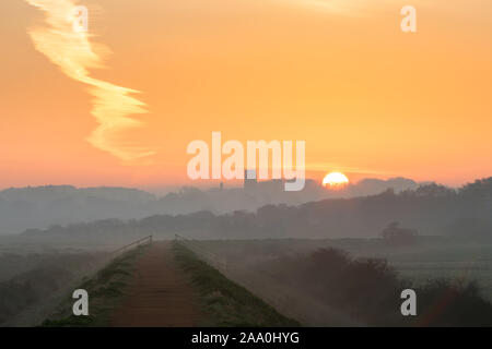 Fußweg von Blakeney nach Morston, North Norfolk Coast, East Anglia, Großbritannien Stockfoto