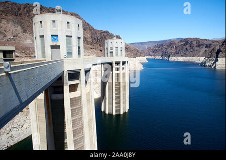 Wasser-in-flow-Towers, Hoover Dam, Nevada, USA Stockfoto