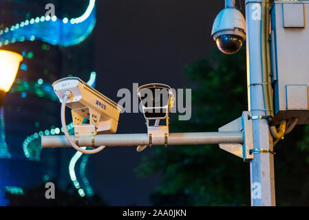 Chongqing, China - 22 Juli 2019: Videoüberwachung CCTV-Kamera auf der Straße einen gemeinsamen Blick in Chongqing, der Stadt mit der größten Anzahl von Kameras in Ch Stockfoto