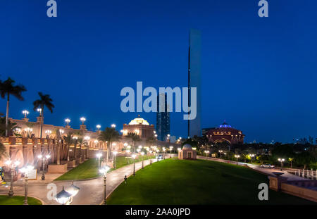 Abu Dhabi, Vereinigte Arabische Emirate - November 1, 2019: Etihad Towers Wolkenkratzer in der Innenstadt von Abu Dhabi in den VEREINIGTEN ARABISCHEN EMIRATEN Stockfoto