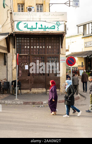 Fez, Marokko. 9. November 2019. Eine Apotheke in den Straßen der Innenstadt Stockfoto