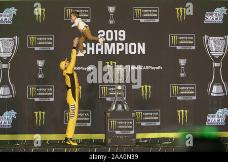 Homestead, Florida, USA. Nov, 2019 18. Corey LaJoie (32) Rennen für die Ford 400 bei Homestead-Miami Speedway in Homestead, Florida. (Bild: © Stephen A. Arce Asp Inc/ASP) Credit: ZUMA Press, Inc./Alamy leben Nachrichten Stockfoto