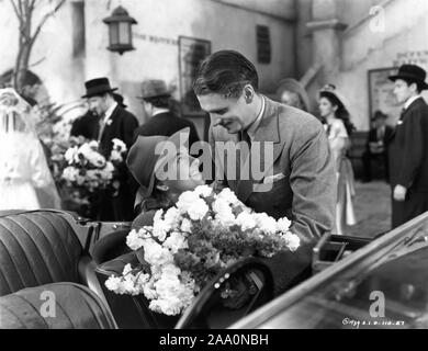 JOAN FONTAINE als zweiten Mrs. de Winter und Laurence Olivier als Maxim de Winter in REBECCA 1940 Regisseur Alfred Hitchcock Roman von Daphne Du Maurier Produzent David O. Selznick Selznick International Pictures/United Artists Stockfoto