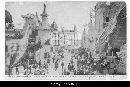 Graviert Postkarte von der Promenade, die an den Eingang des Luna Park, Coney Island Coney Island, New York City, von I. Stern, 1905 veröffentlicht. Von der New York Public Library. () Stockfoto