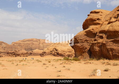 Wüstenwanderung, Schutzgebiet Wadi Rum, Gouvernement Aqaba, Jordanien, Naher Osten Stockfoto