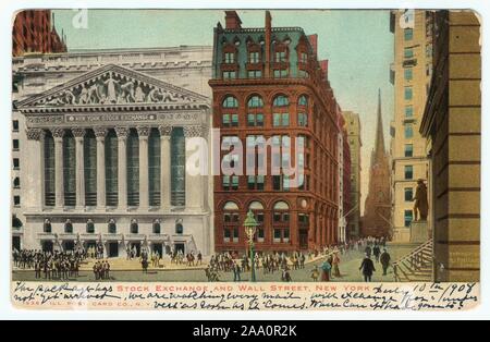 Illustrierte Postkarte von menschenmassen vor der New Yorker Börse und entlang der Wall Street, New York City, durch illustrierte Postkarte Co, 1908 veröffentlicht. Von der New York Public Library. () Stockfoto