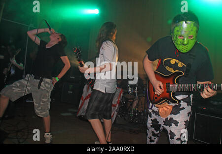 Titel der Injustice-Band, live gespielt 23/04/2010, Winnington Rec, Northwich, Cheshire, England, Großbritannien - verboten! Gig Stockfoto