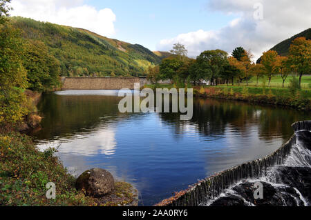 Schöne Cwm Rheidol See, Dam und Wasserfall, Capel Bangor, Aberystwyth Wales UK Teil der Hydro Power Station. Stockfoto